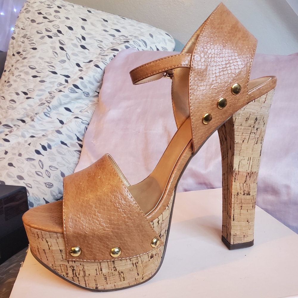 Shoedazzle Ava Brown/Tan Cork Platform Heels Size 9.5